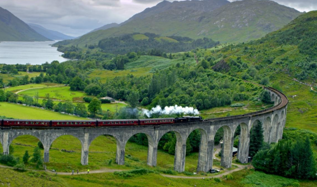 Glenfinnan-Viaduct-Scotland-harry-potter-stay-hogwards